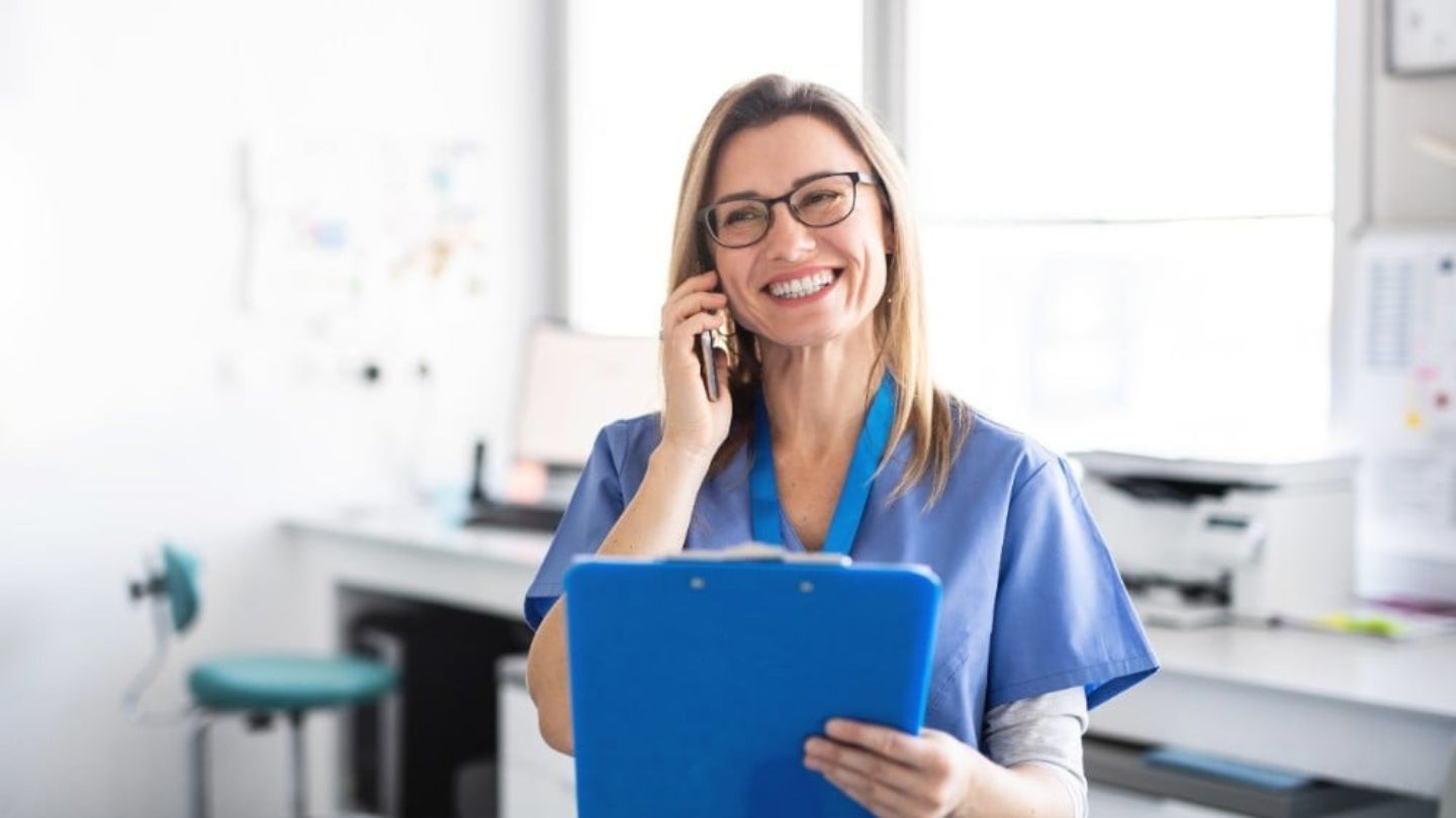 How Healthcare Call Center Agents Can Request Patient Reviews Without Sounding Pushy
