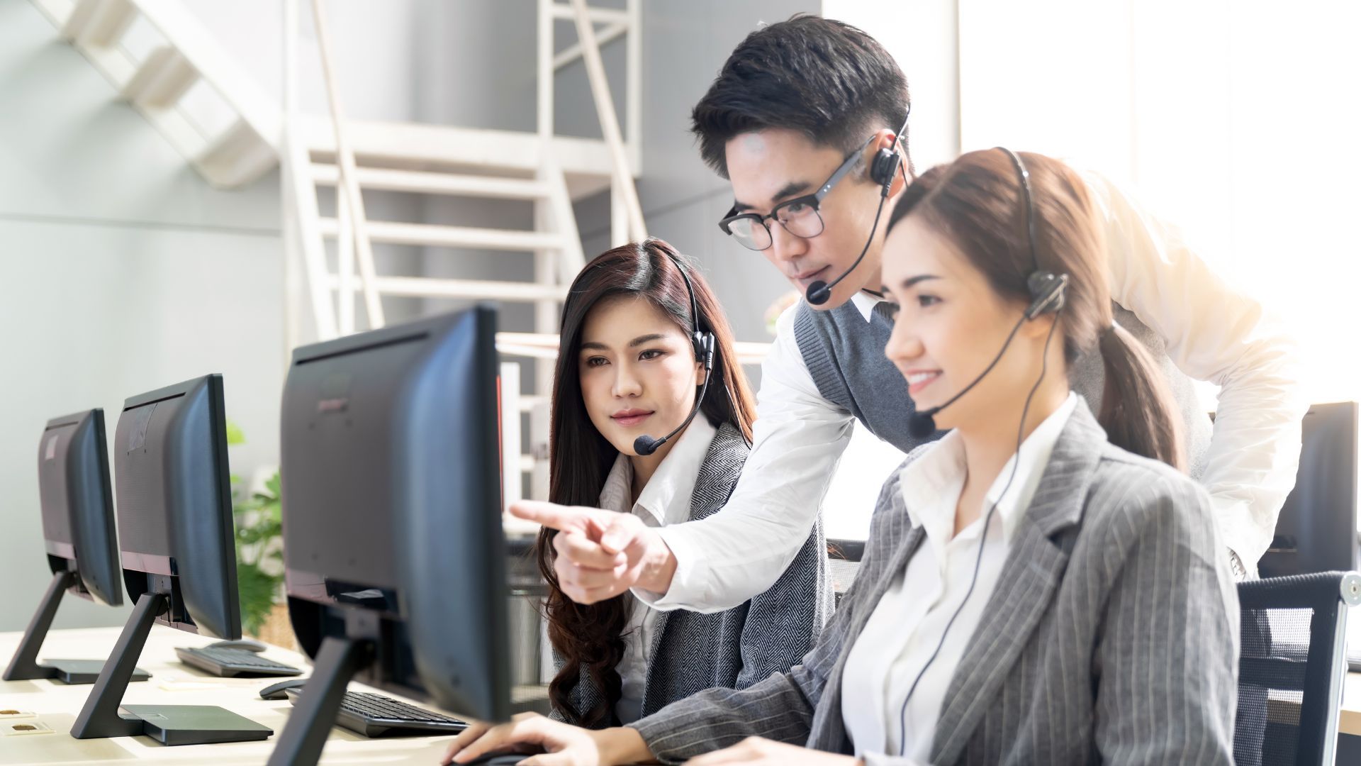 How to Analyze Healthcare Call Center Data to Improve Efficiency?