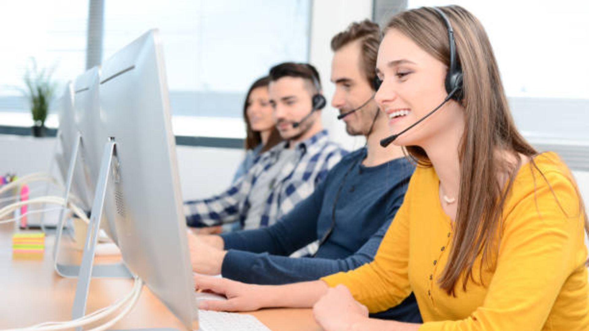 Call Center Staffing: The Ultimate Guide to Determining How Many Agents You Need