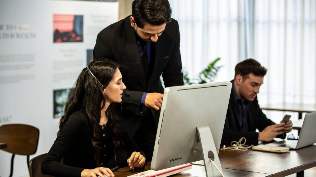 Calling Supervisor What Does a Call Center Supervisor Do | Key Responsibilities